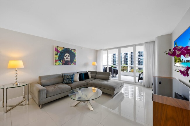 Building Photo - 1717 N Bayshore Dr