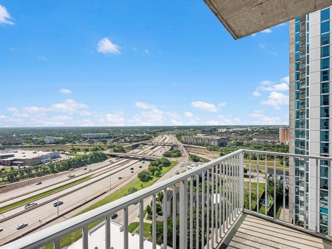 Building Photo - 5925 Almeda Rd