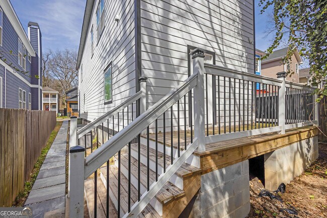 Building Photo - 962 Welch St SW