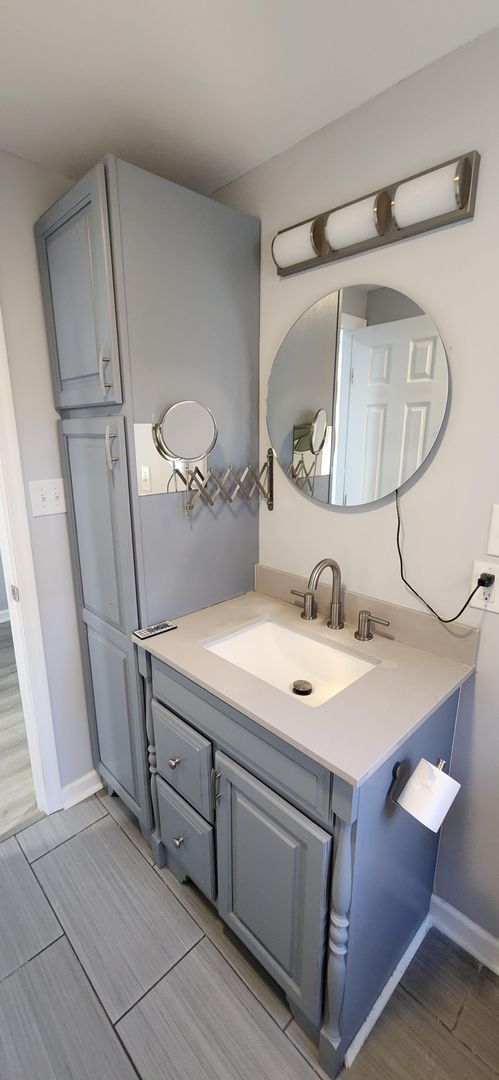 Building Photo - Cozy 3 Bedroom Rambler Nestled on a large ...