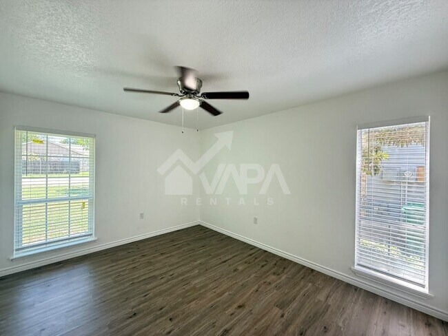 Building Photo - 4558 Los Ranchitos St