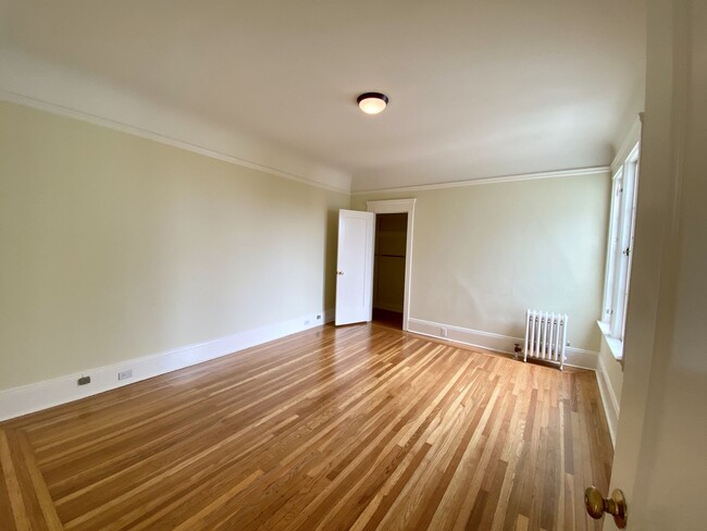 Building Photo - 1BR/1BA Penthouse Level Pacific Heights St...