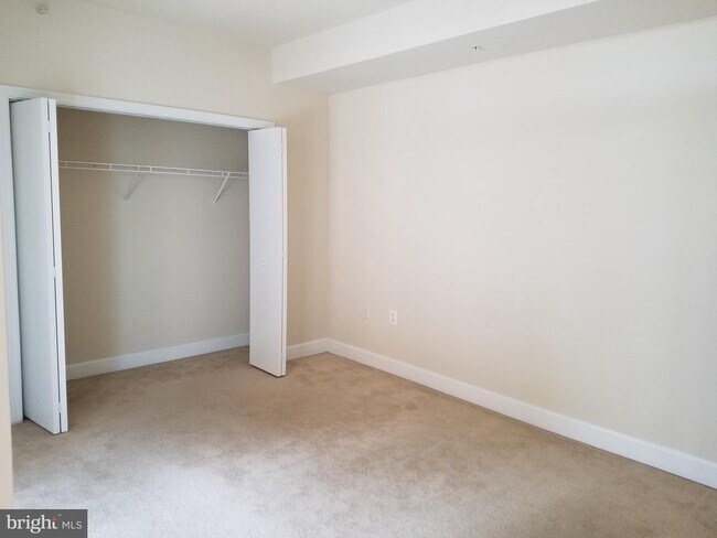 Building Photo - 3600 S Glebe Rd