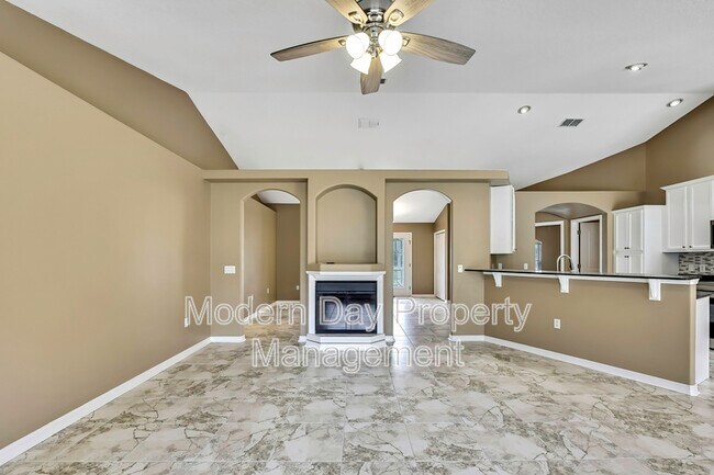 Building Photo - 12320 Papercraft Ave
