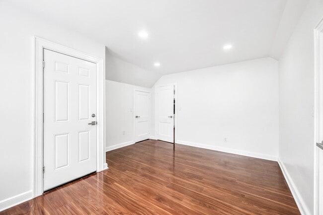 Building Photo - 284 MacArthur Ave