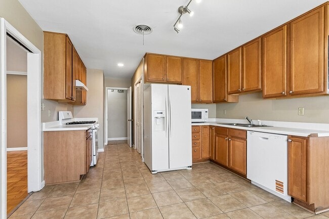 Building Photo - 2486 Hyman Pl