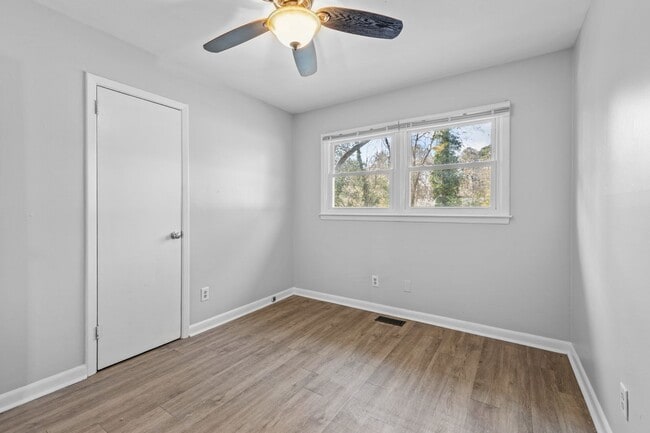 Building Photo - Beautiful 3BR Home in SE Raleigh - Fully Renovated + HUGE Fenced in Yard!