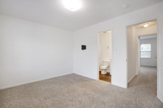 Building Photo - An adorable home! Pets Welcome!