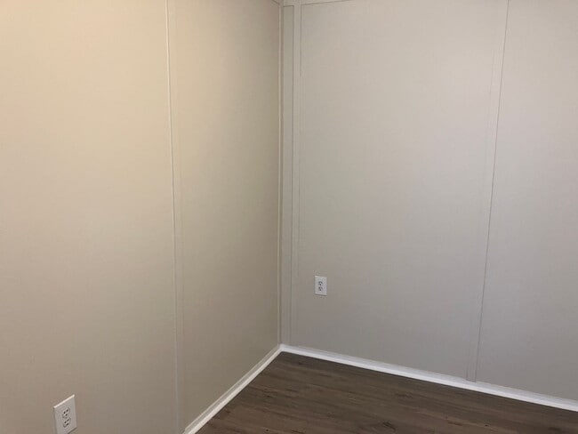 Building Photo - Single wide trailer on block foundation - ...