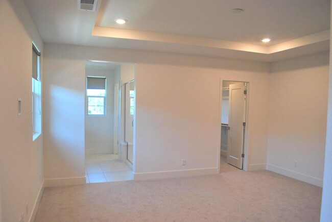 Building Photo - Luxury Modern Townhome In Sought After Bou...