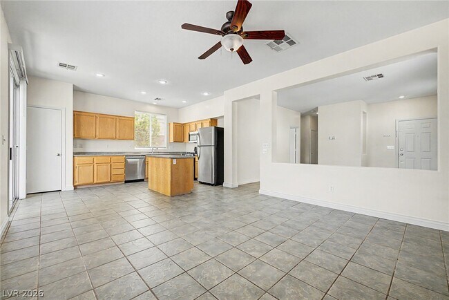 Building Photo - 2392 Predera Ave
