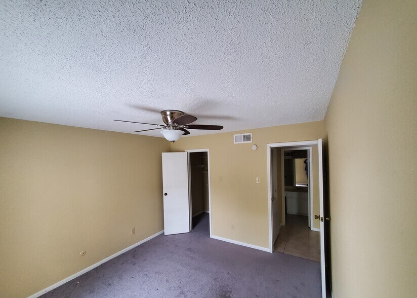 Building Photo - 2120 El Paseo St