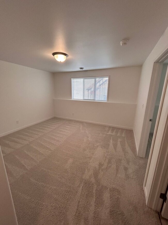 Building Photo - 3 Bed 3 Bath TownHome