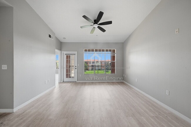 Building Photo - 5572 Metrowest Blvd
