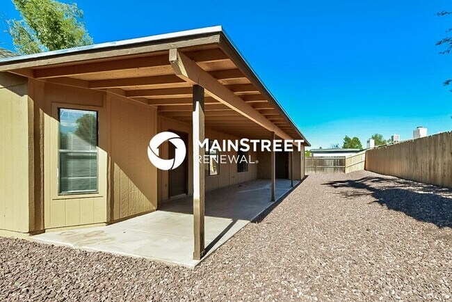 Building Photo - 3 Bedroom Pet-Friendly Home in TUCSON, AZ with Main Street Renewal