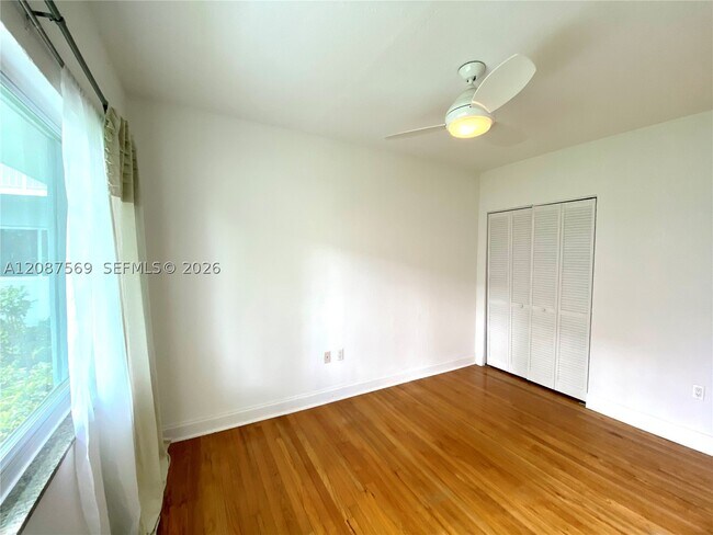 Building Photo - 7207 Bay Dr E