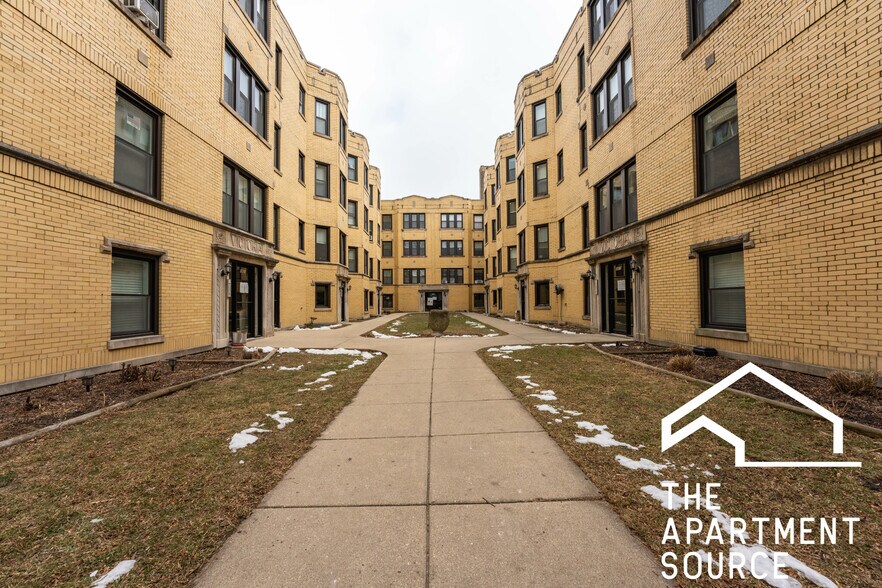 Building Photo - 3825 N Greenview Ave