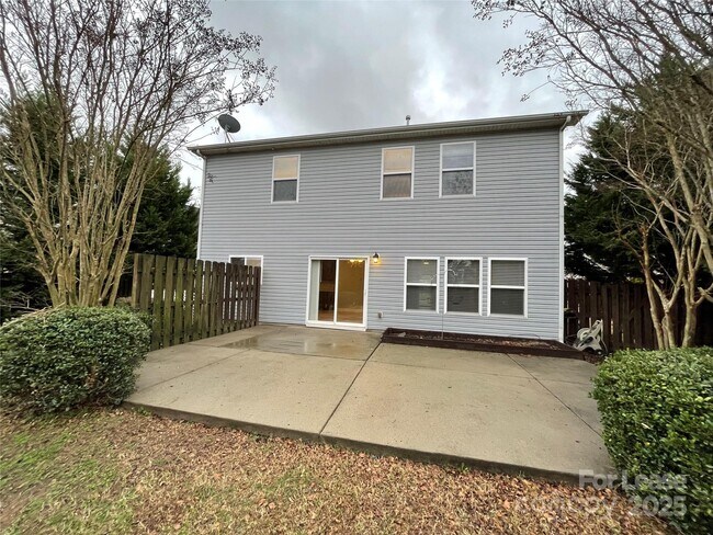 Building Photo - 12728 Cumberland Cove Dr