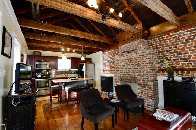 Building Photo - 80 Society St