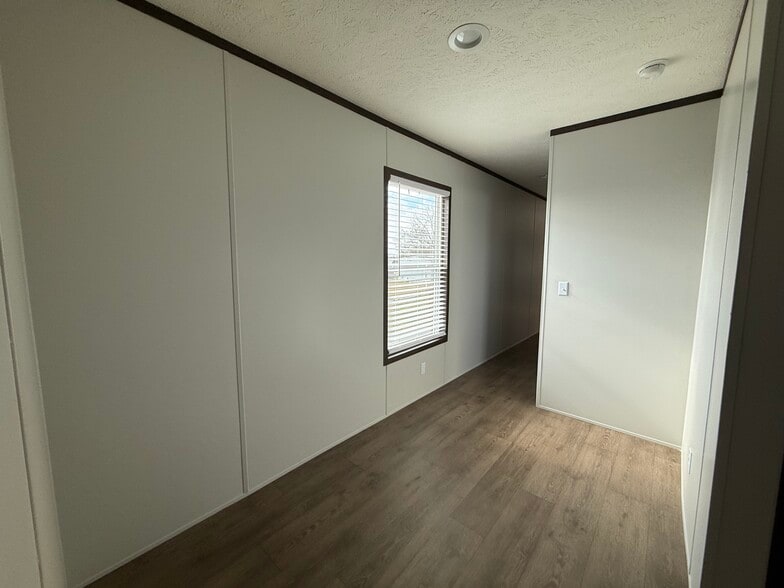 Building Photo - 122 Prairie Dr