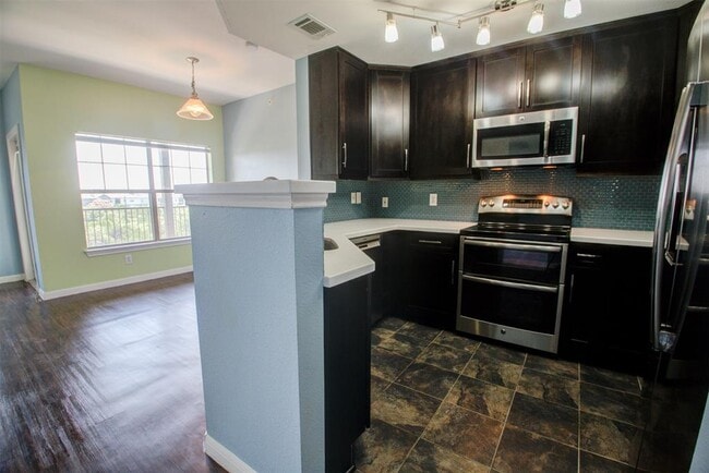 Building Photo - 2320 Gracy Farms Ln
