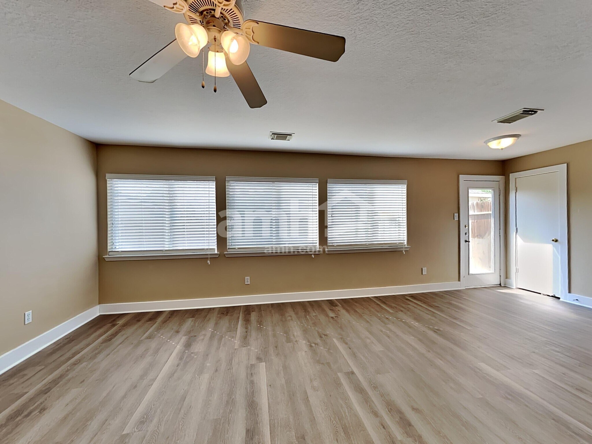 Building Photo - 802 Dragonfly Dr