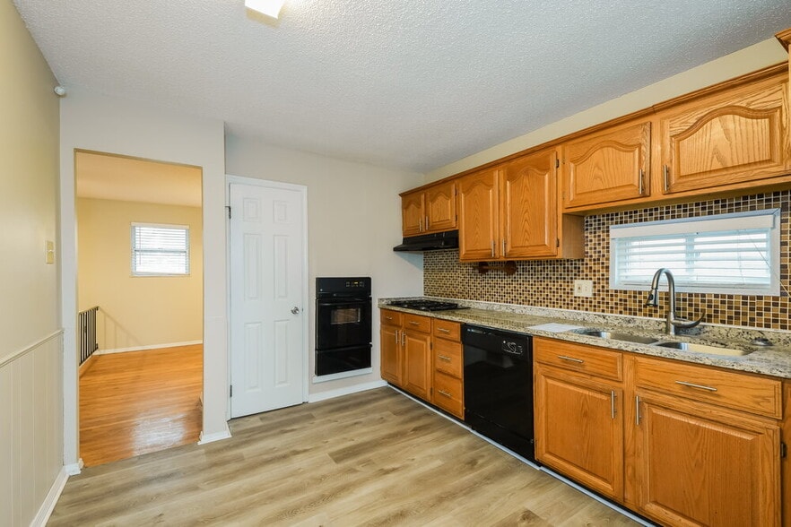 Building Photo - 2315 E Humes Ln