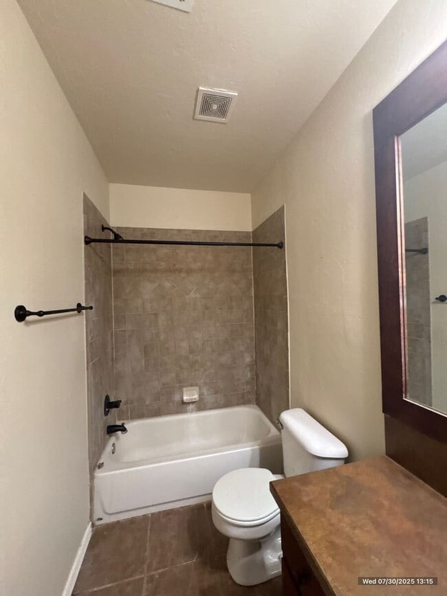 Building Photo - Stunning 3-Bedroom Home with Modern Amenities