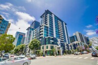 Building Photo - 425 W Beech St