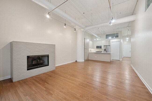 Building Photo - 333 W Hubbard St
