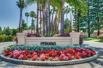 Building Photo - Beautiful and spacious 3 bedroom 2.5 bath ...