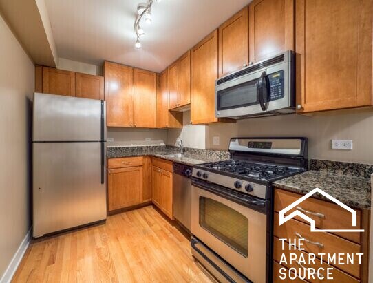 Building Photo - 628 W Wrightwood Ave