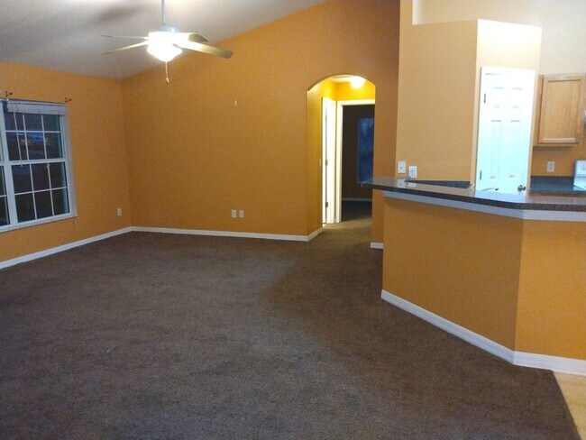 Building Photo - 14059 Sullivan St