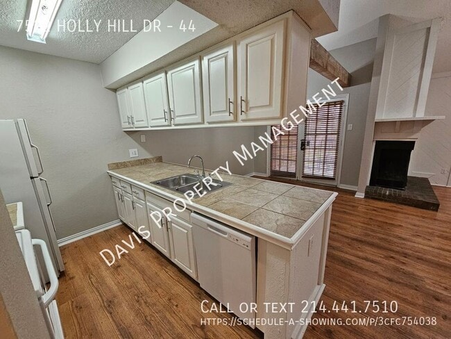 Building Photo - 7522 Holly Hill Dr
