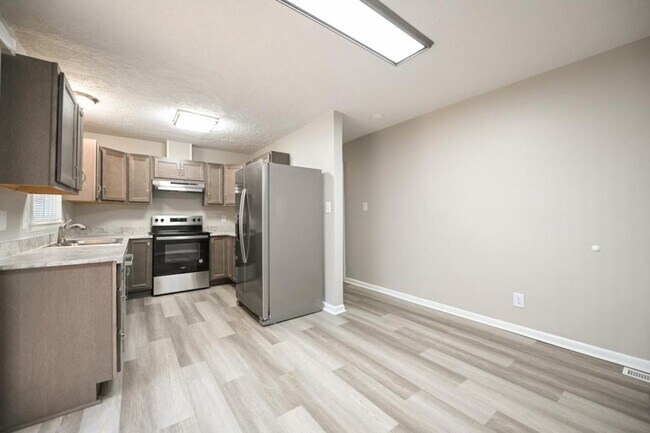 Building Photo - 847 Durwood Dr