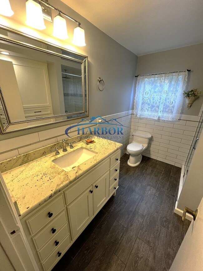 Building Photo - Beautiful 4-Bedroom Home with Canyon Views...
