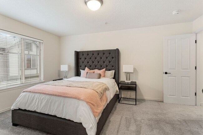 Building Photo - Bethany Beauty! 2 Bed 2.5 Bth + Office Townhome + 2 Car Garage + W/D + Wi-Fi Included