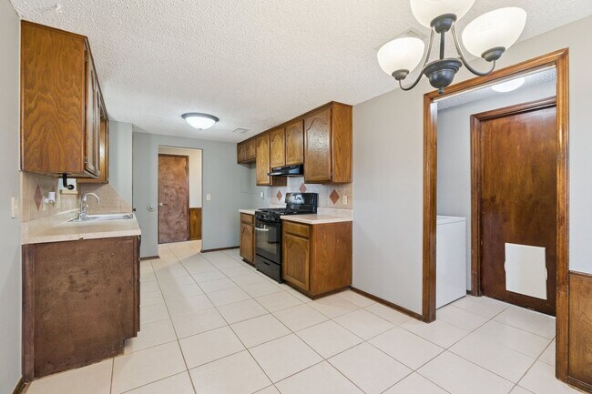 Building Photo - 1205 Swan Lake Rd