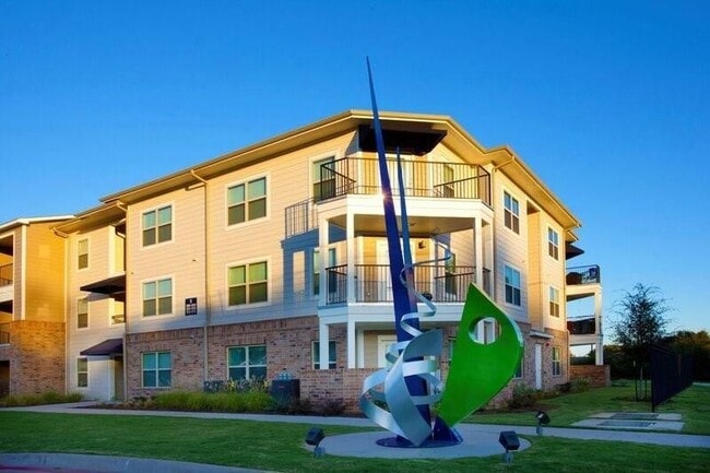 Building Photo - 817 Colcord Ave