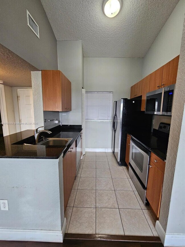 Building Photo - 2861 N Oakland Forest Dr
