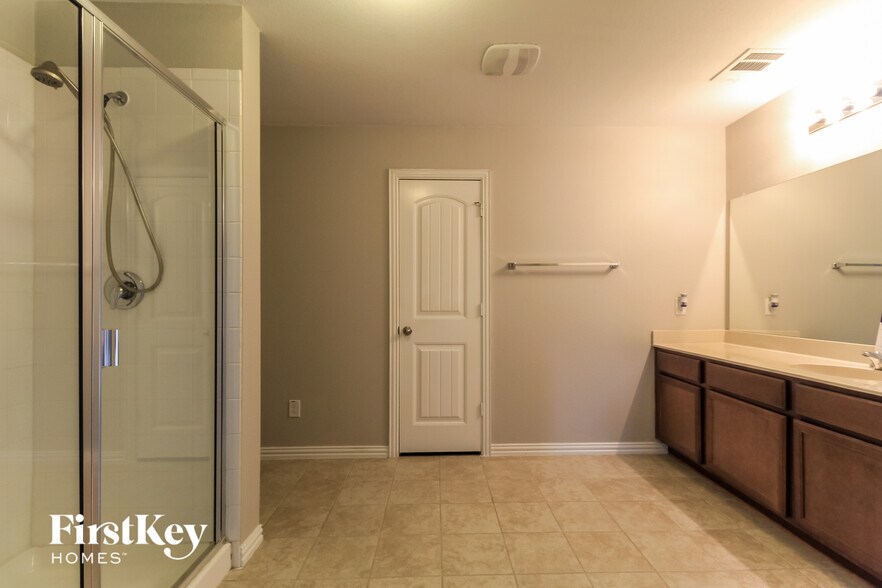 Building Photo - 1102 Ruby Ct