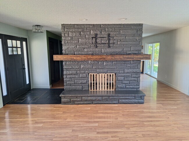 Building Photo - 2437 N Curtis Rd