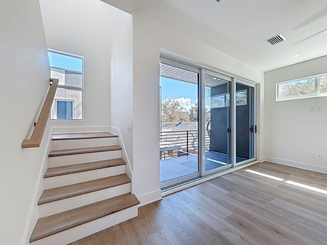 Building Photo - 336 14th St N