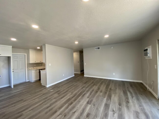 Building Photo - 8821 Greenbrook Way