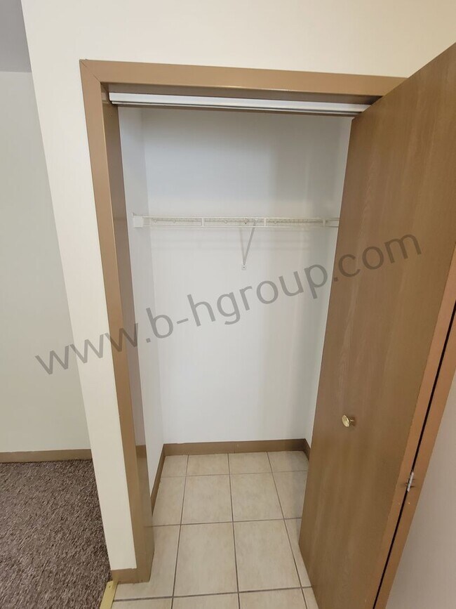 Building Photo - 8760 Sheridan Rd