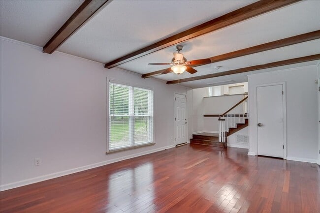 Building Photo - 303 Meadowlake Dr