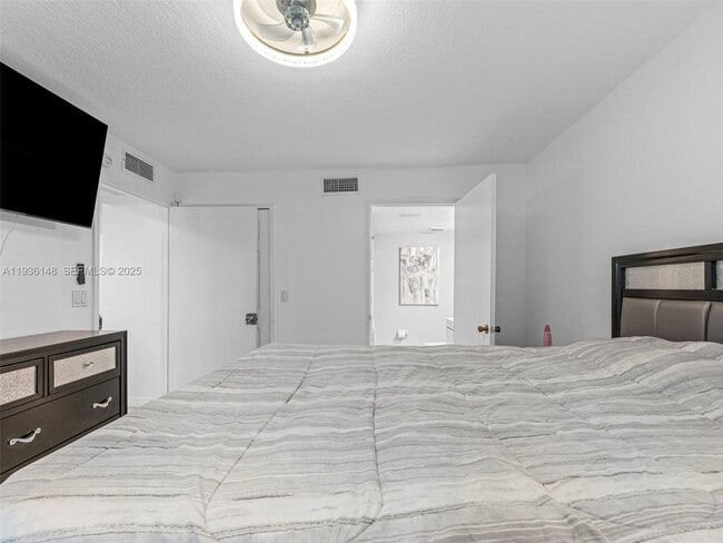 Building Photo - 1240 SE 31st Ct