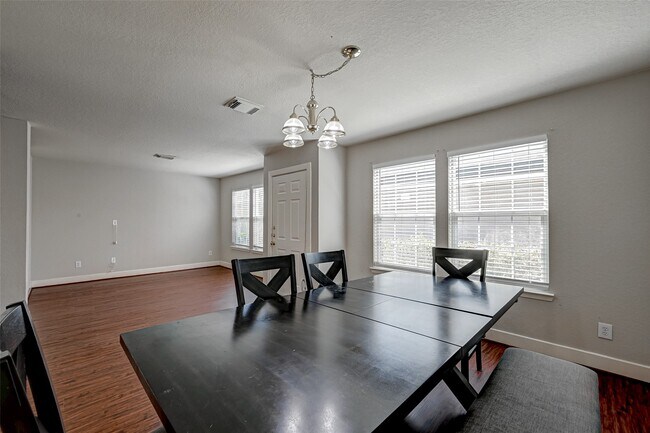 Building Photo - 7603 Chalk Hill