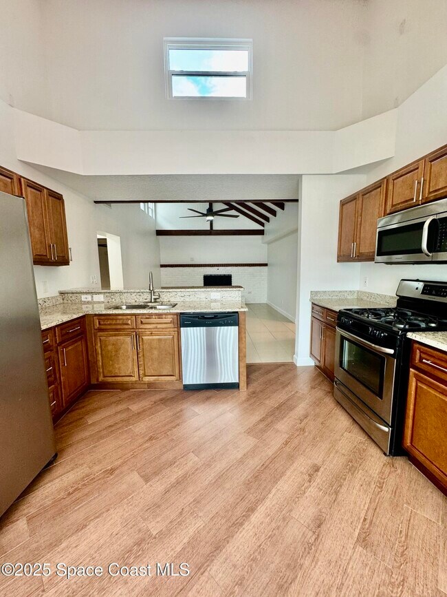 Building Photo - 1456 Guava Ave