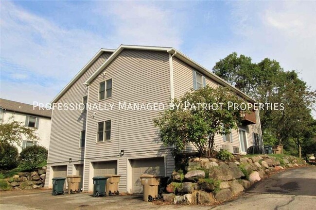 Building Photo - 2285 S Thompson Dr